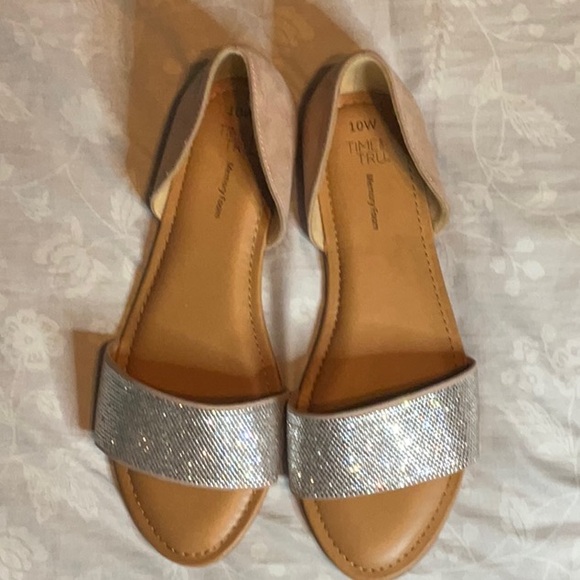 Cute tan, sparkly sandals size 10 - Picture 3 of 6